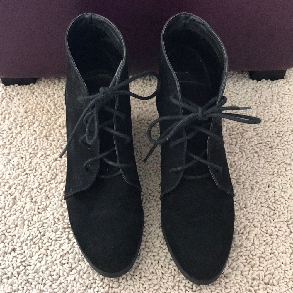 Black wedge heels